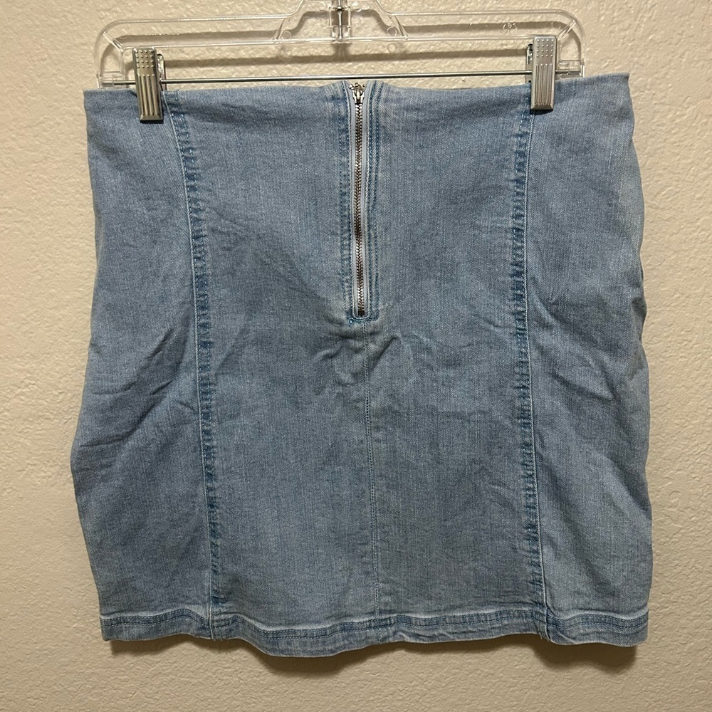 ✨ Harper Heritage Denim Mini Skirt — Front Zip — Size Medium — Francesca’s ✨